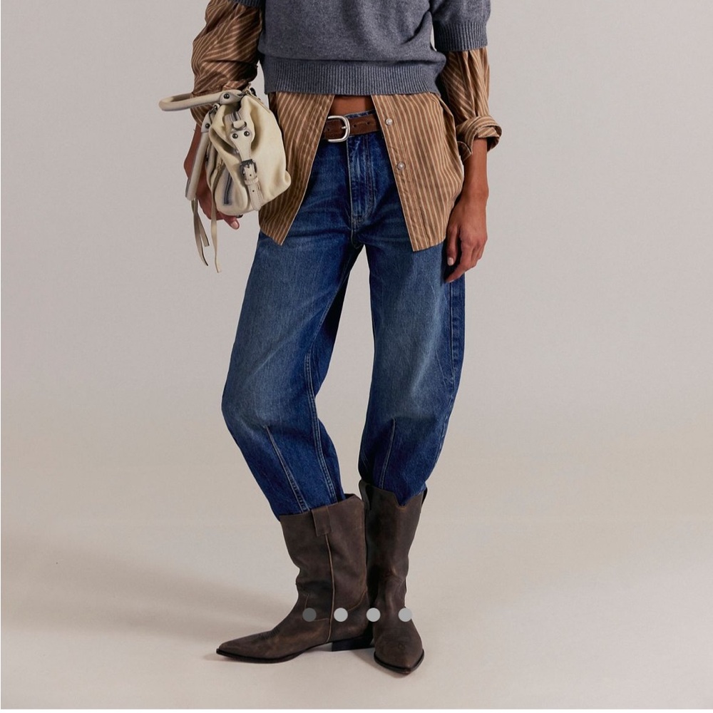 Free People Blue Tapered Ankle Jeans NWT! Sold out in stores!